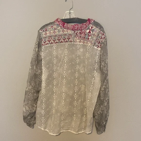 4 Love and Liberty 100% Silk Embroidered Top - Picture 2 of 6